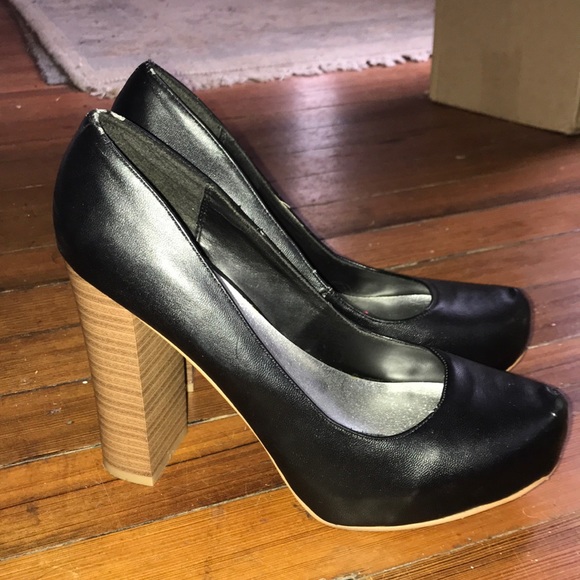 Black Twenty One Heels - Picture 2 of 3